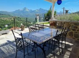 DA ERCOLE casa vacanze di lusso con giardino, piscina e idromassaggio.