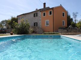 Family friendly apartments with a swimming pool Sumber, Central Istria - Sredisnja Istra - 7332, hôtel à Nedeščina