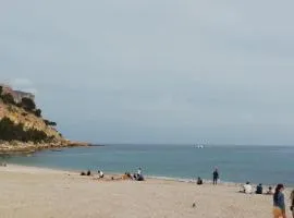 Au calme, 200m du centre T2 avec balcon et parking