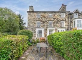 Dolgellau Townhouse 2 Minutes to Town & Mountains, hótel í Dolgellau