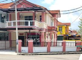 Kim’s Home - Homey At Your Stay, holiday home in Nibung Tebal