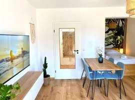 Best Butler Jungle Suite - Central - Netflix - Big Box