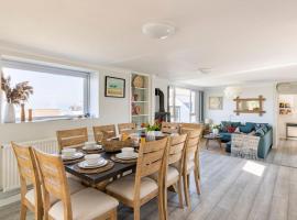 Luxury Family Beachside Home inc Hot Tub & Parking, hotel in Broad Haven