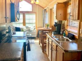 The Armadillo Cabin - Cabins At Rim Rock, Hütte in Austin