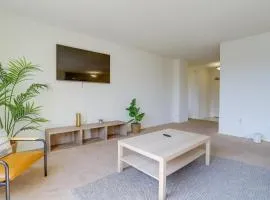 Cozy 2 BR Apartment At Arlington With Gym