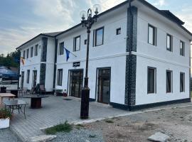 Pensiunea CASABLANCA, khách sạn có bồn tắm nóng ở Cîmpeni