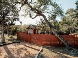 The Longhorn Cabin - Cabins at Rim Rock, hotell i Austin