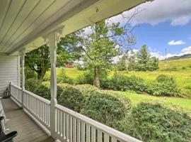 'Lil Red Hen' Cottage in the Boone Area w/ Hot Tub