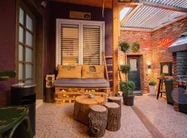 Villa Elezi, villa in Korçë