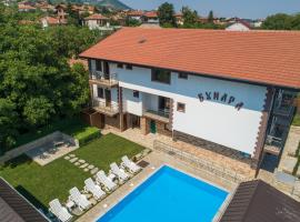 Family Hotel Bunara, hospedaje de playa en Brestnik