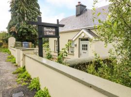 Shandrum Brook, hotel with parking in Killare