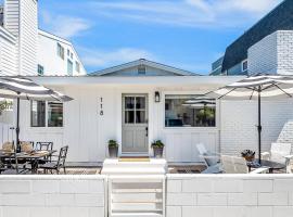 Newport Coastal Charm，位于纽波特海滩的酒店