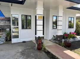 Davao Transient Villa with 24hrs security guard BBQ Grill , Free Parking and Wifi, chalupa v destinaci Davao