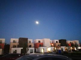 Beautiful 3BR townhouse with on-premises parking, Hotel in Calimaya de Díaz González