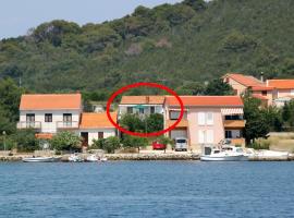 Apartments by the sea Verunic, Dugi otok - 8104, hotel in Veli Rat
