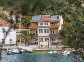 Apartments by the sea Savar, Dugi otok - 8128: Brbinj şehrinde bir otel