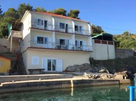 Apartments by the sea Savar, Dugi otok - 8079, Hotel am Strand in Brbinj