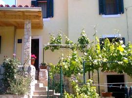 Seaside holiday house Miholascica, Cres - 8073, hotel in Martinšćica