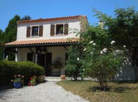 La Madriguera Accommodation、Gardes-le-Pontarouxのホテル