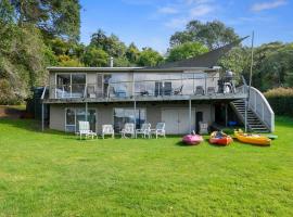 Onepoto Bay Lakehouse - Lake Rotoiti Holiday Home, hotell i Okere Falls