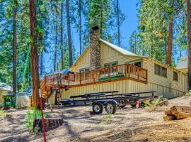 Alpine Cottage, hotel with parking in Shaver Lake