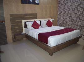 The Sky Comfort - Hotel The Heaven, Dwarka, отель в городе Дварка