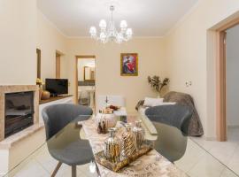 Danae Luxury Apartment, hotel de luxe a Samos