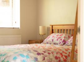 Stylish one bed apartment in the Stroud Valleys, vacation rental in Brimscombe