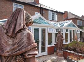 Largee 5 Bed House, Sleeps 10 Near NEC, BHX, HS2, hotel cerca de Blakesley Hall Museum, Birmingham