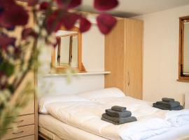 Studio direkt im Zentrum, tolle Terrasse, Aussicht, self catering accommodation in Zermatt