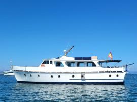 Don Maximo Yacht Hotel, barco en Vigo