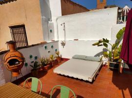 Cosy House, Sunny Terrace, Amazing Views & Outdoor Bathtub!, hotel i Granada