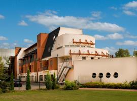 Holiday Beach Budapest Wellness Hotel with Sauna Park, hotel in Budapest