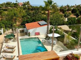 Palm View Guesthouse, adults only, hotel v destinaci Luz