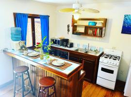 Seabreeze Inn, hotell sihtkohas West End