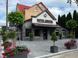 Hotel i Restauracja „KRISTAL”、ブラニェボのホテル