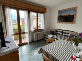 Dolomitihouse AUNER, hotel in Fiera di Primiero