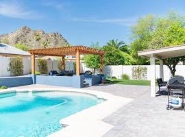Sunnyside of Life Retreat: Serene 5 BR with pool, hotell i nærheten av Arizona Christian University i Phoenix