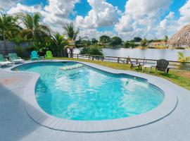The Sunset Dream - Villa Pool Lake for Families, casa rústica em Fort Lauderdale
