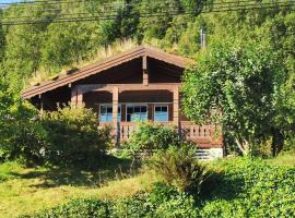 Cosy chalet, 100m2 with fjordview!, хотел в Lauvstad