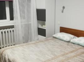 Studio nearby the Kalnciema quarter, hotel near Zasulauks railway station, Rīga