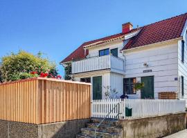 Awesome Apartment In Skrhamn With Kitchen, hotel in Skärhamn