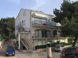 Apartments with a parking space Jelsa, Hvar - 8732