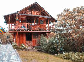 Villa Celina: La cabañita de Guadua, hotel cerca de Parque Ecoturístico Arví, Santa Elena