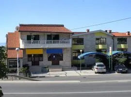 Apartments and rooms with parking space Makarska - 9128