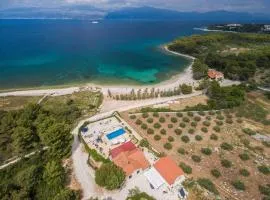 Beachfront House Mir with private pool and jacuzzi right at the beach in beautiful bay in Mirca - Brac