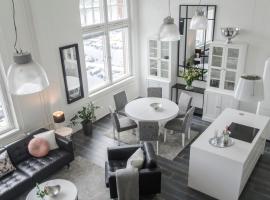 Upea loftsuite, järvinäkymä, wifi, sauna & spa، فندق في تامبير