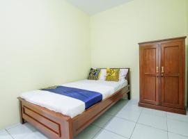 OYO Life 91606 Nadin Guest House Syariah, hotel s parkováním v destinaci Garut