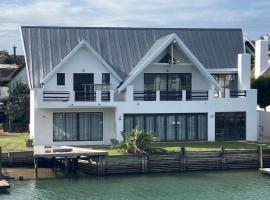 St Francis Bay House On The Canal, hotel perto de Swan Island Nature Reserve, St Francis Bay