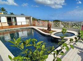 Bourbon Horizon, hotel s parkirali&scaron;tem u gradu 'La Possession'